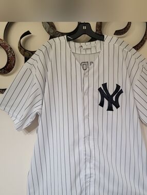 New York Yankees Majestic Pinstripe Baseball Jersey - White/Navy